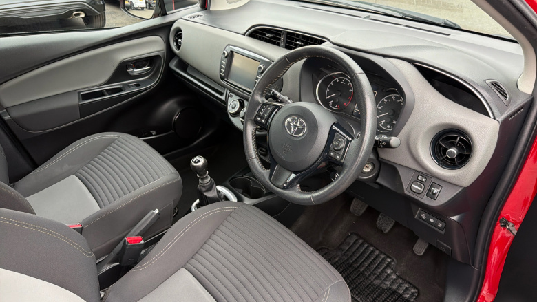 Toyota Yaris 1.5 VVT-i Icon Tech 5dr Petrol Hatchback